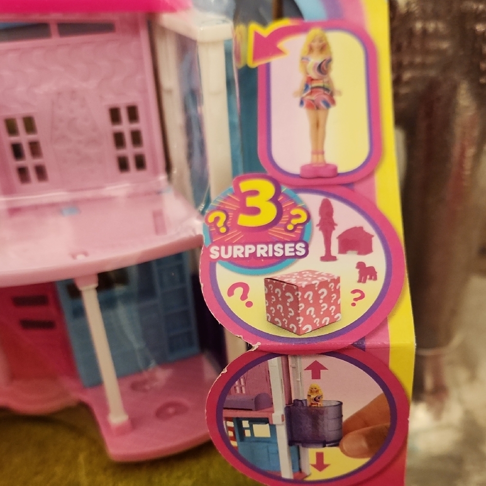 Barbie Mini Playset with Pink and Blue Accessories - Picture 4 of 10